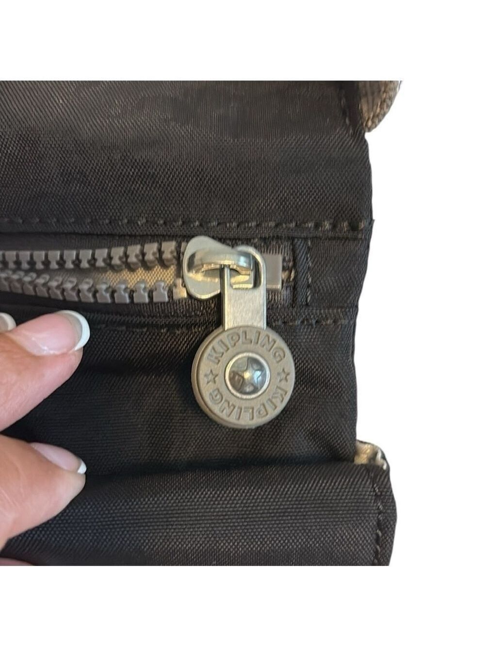 Kipling Crossbody Bag Silver Stripe Strap Multi Pocket Monkey Keychain Black New - Picture 8 of 9